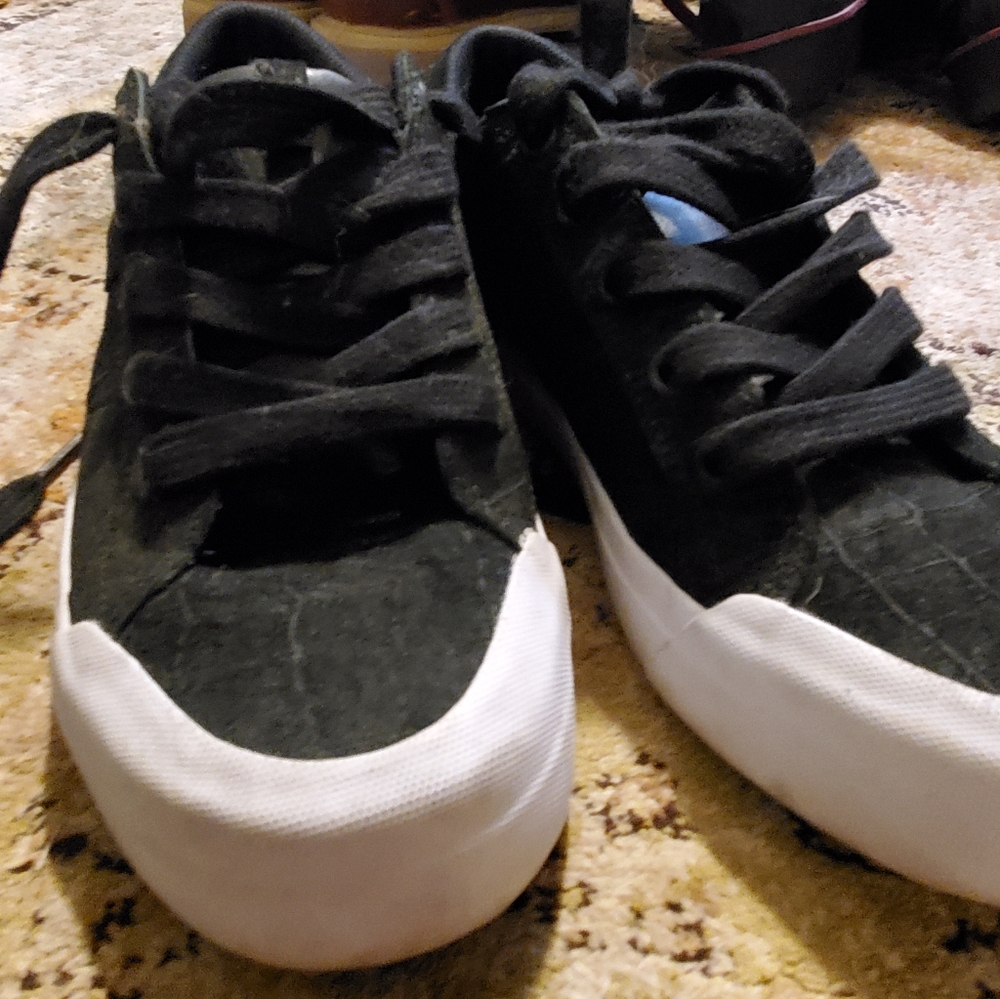 DC shoes